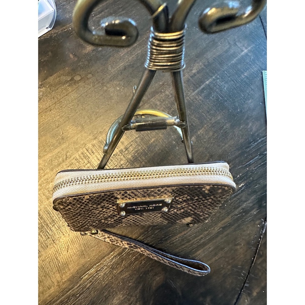 Michael Kors Brown‎ Snakeskin Embossed Leather Zip Around Wristlet Wallet GUC